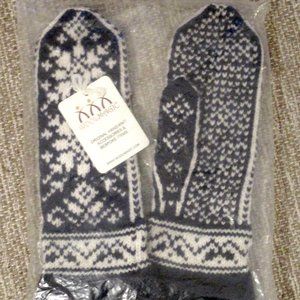 Norwegian Hand Knitted Rose Head Wool Mittens